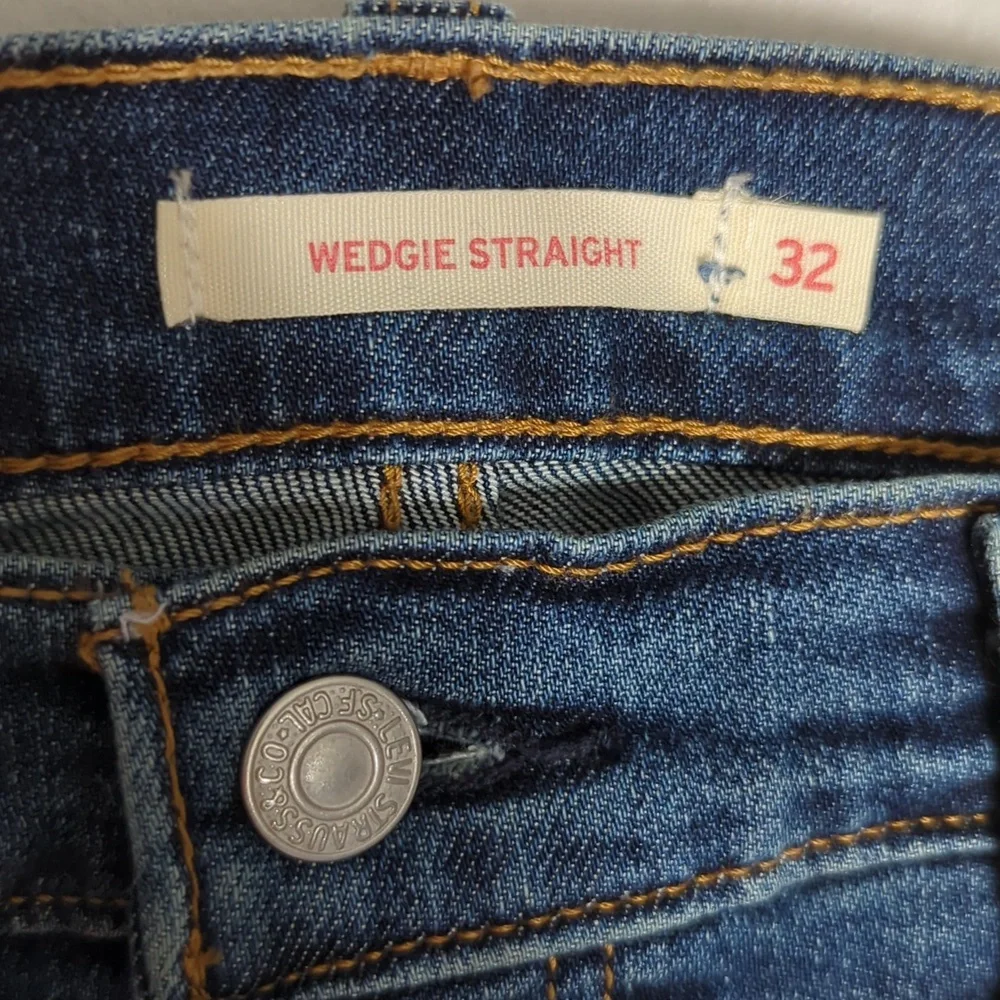 Levi's Women's Wedgie Straight Leg‎ Button Fly Dark Wash Hi Rise 32Wx28L